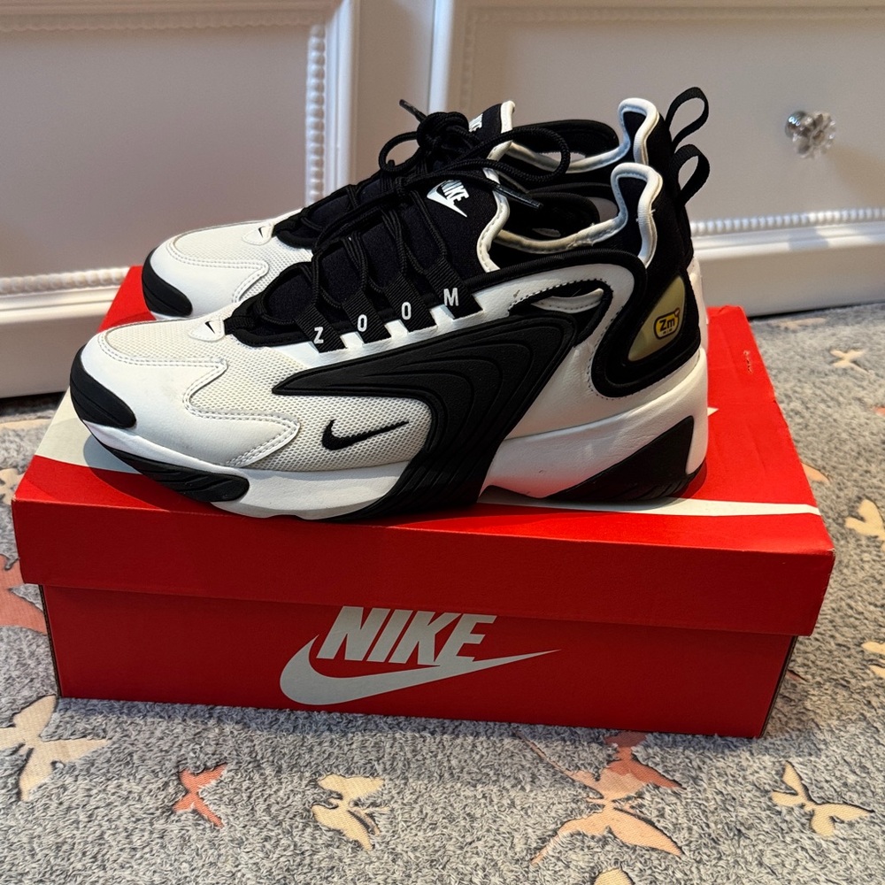 Nike Zoom Black and White Sneakers with Gold Detail